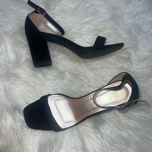 Women’s little black heels size 11